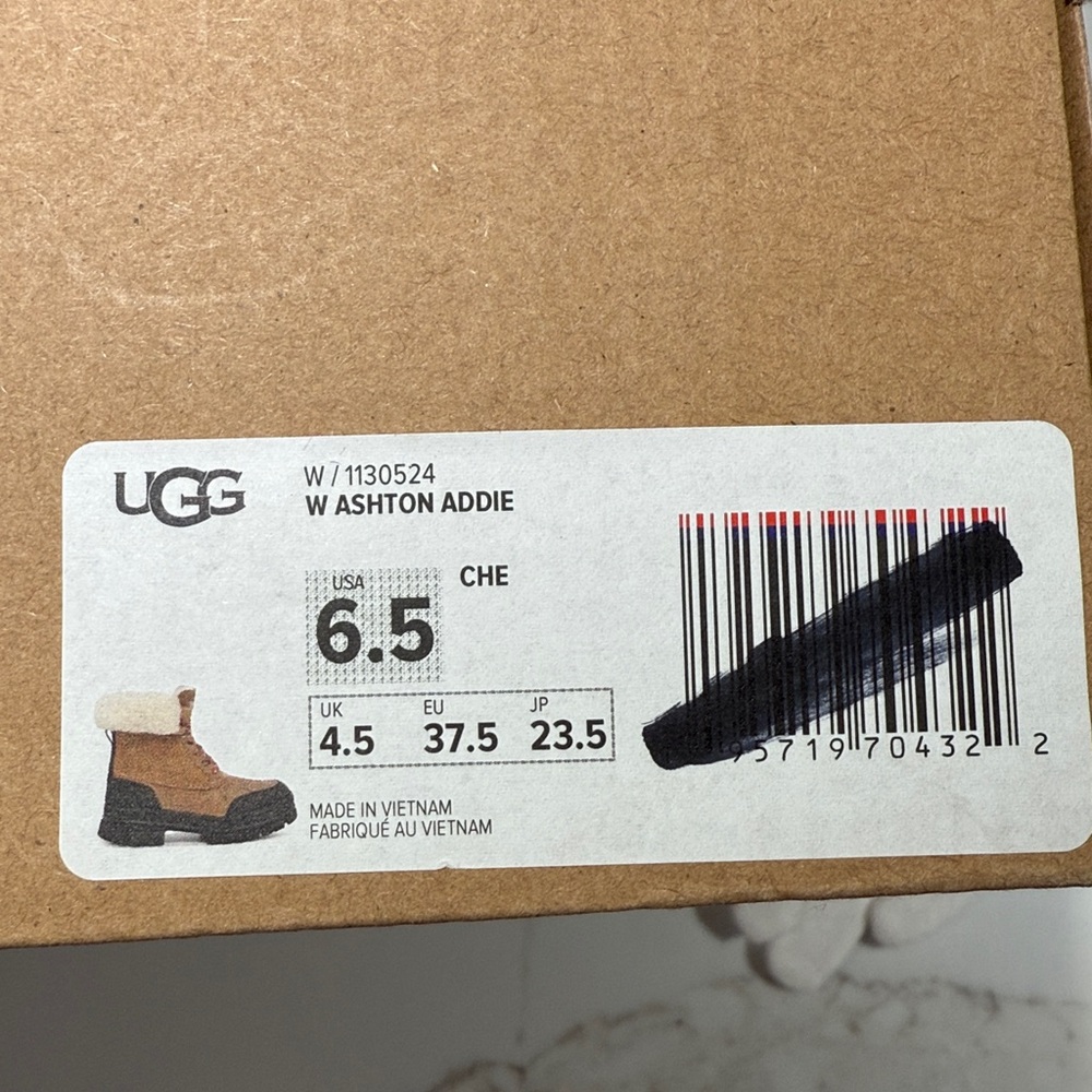 NEW 6.5 UGG Ashton Addie, Leather & Sheepskin, Authentic, Camel:Black, size 6.5 - Picture 12 of 12